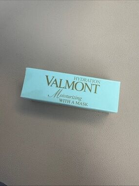 Valmont Moisturizing Mask in Aqua Blue and Gold